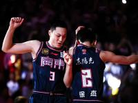 九游平台 -包含广东宏远训练开放日；赛前状态回暖引欢呼；全明星赛在即；更衣室氛围转暖的词条