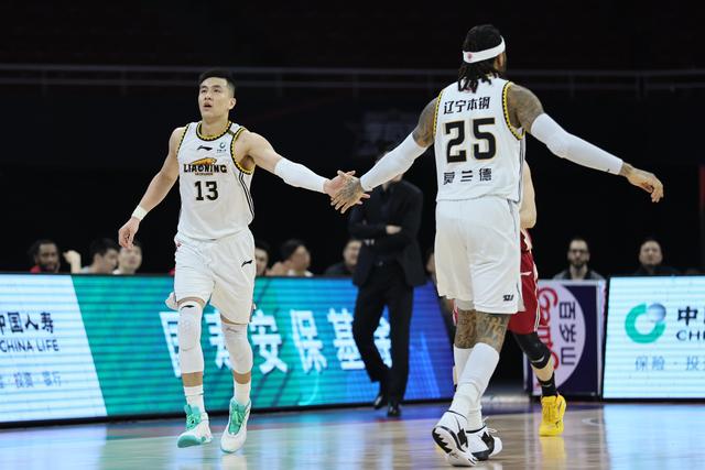 今夜突围战来临,皇家马德里围绕CBA常规赛扳平良机,质疑声四起,轮换策略被讨论的简单介绍 今夜突围战来临,皇家马德里围绕CBA常规赛扳平良机,质疑声四起,轮换策略被讨论的简单介绍