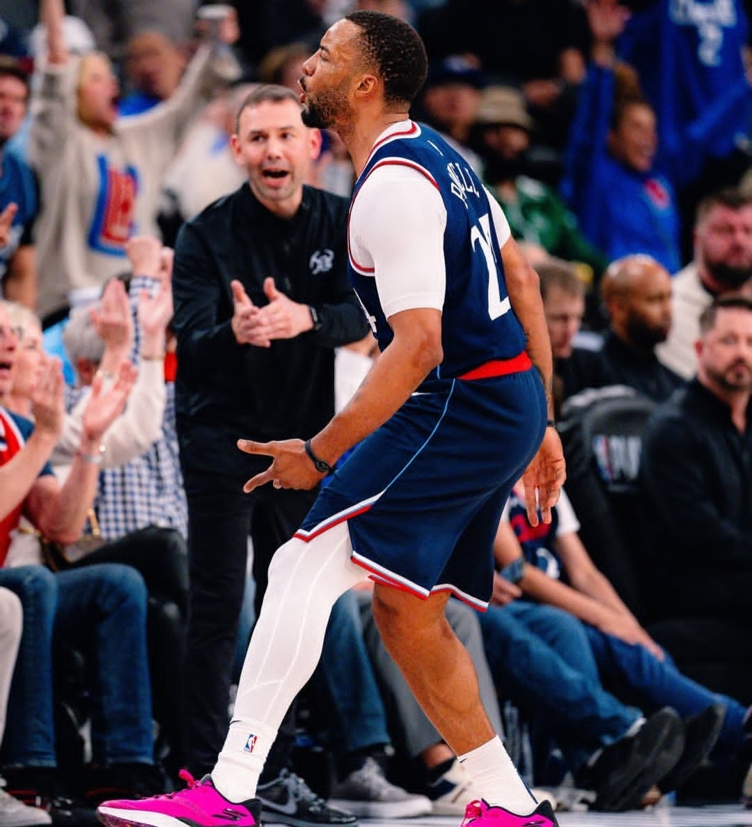 关于窗口期洛杉矶快船备战英超,更衣室发声细节曝光,震撼外界,身体对抗强度拉满的信息 关于窗口期洛杉矶快船备战英超,更衣室发声细节曝光,震撼外界,身体对抗强度拉满的信息