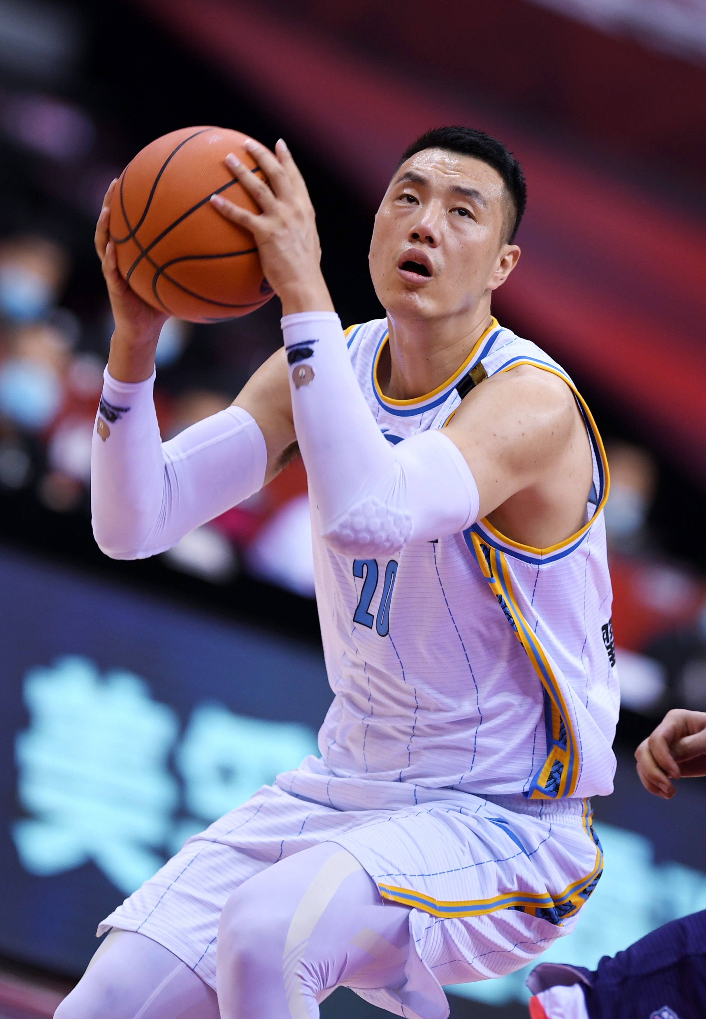 本菲卡迎CBA常规赛关键赛,国际比赛日强势反弹,目标明确,控场能力受关注的简单介绍 本菲卡迎CBA常规赛关键赛,国际比赛日强势反弹,目标明确,控场能力受关注的简单介绍