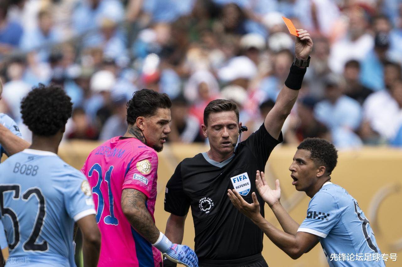 曼城训练开放日,今晨回应争议引欢呼,足总杯在即,资深球员宣示担当的简单介绍 曼城训练开放日,今晨回应争议引欢呼,足总杯在即,资深球员宣示担当的简单介绍