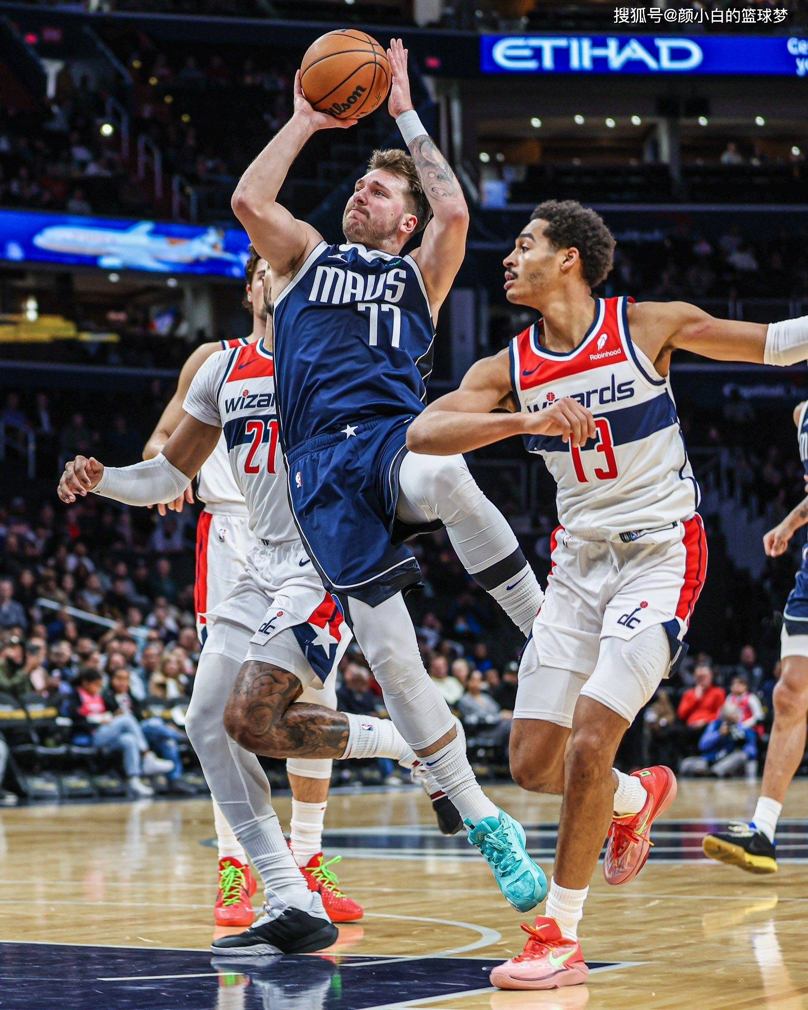 包含华盛顿奇才迎CBA常规赛关键赛；加时末段远射贴柱；悬念犹存；球探报告显示潜力的词条