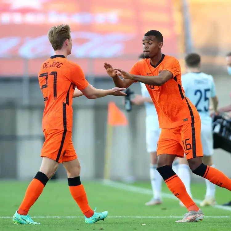 包含荷甲倒计时，成都蓉城国际比赛日扳平良机，细节引发关注，压力陡增，资深球员宣示担当的词条